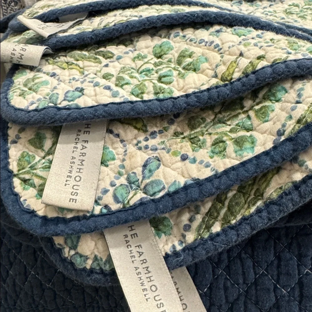 Set of 8 Rachel Ashwell Placemats